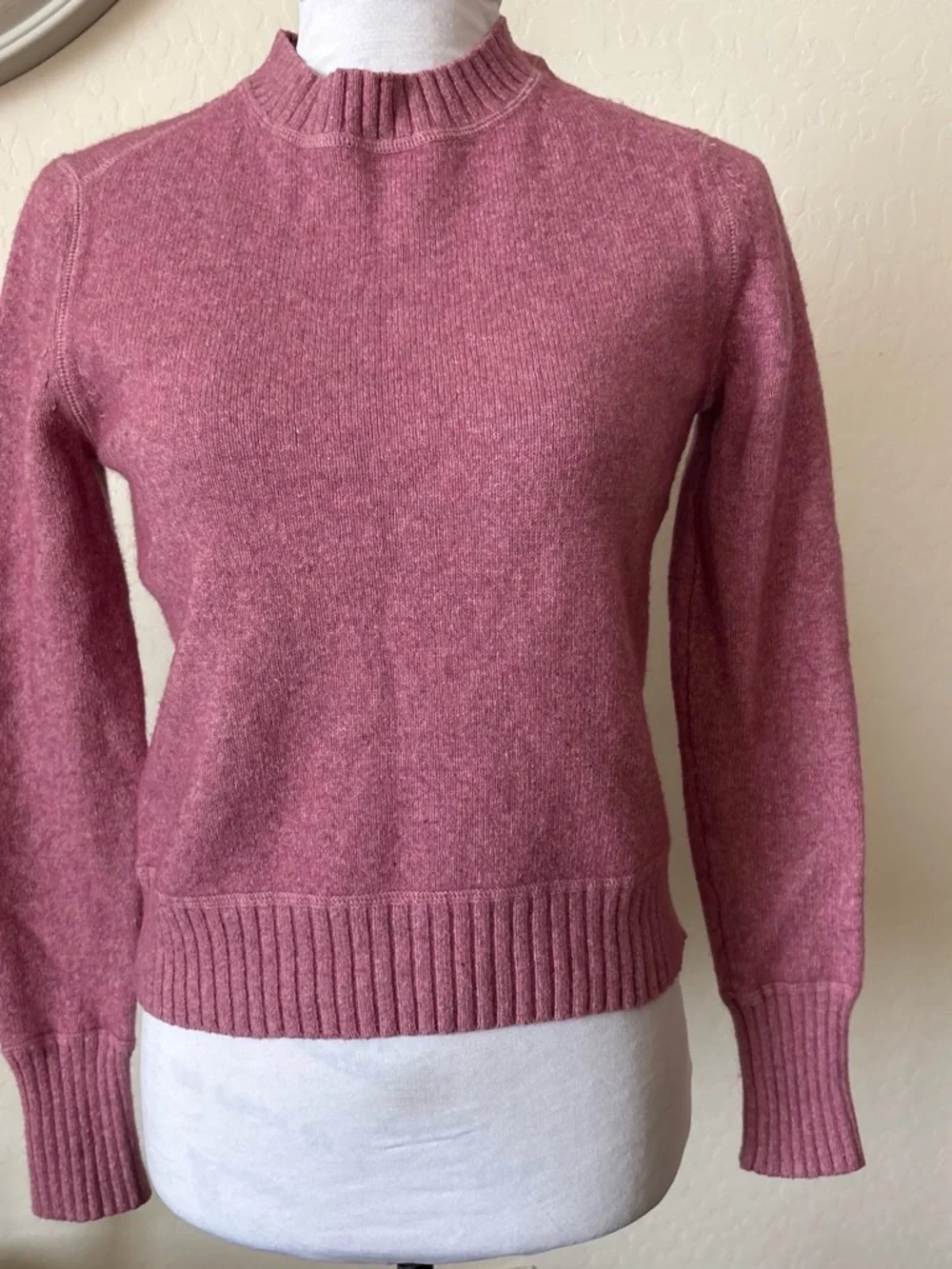 Banana Republic Rose Pink Crewneck wool blend Sweater. M